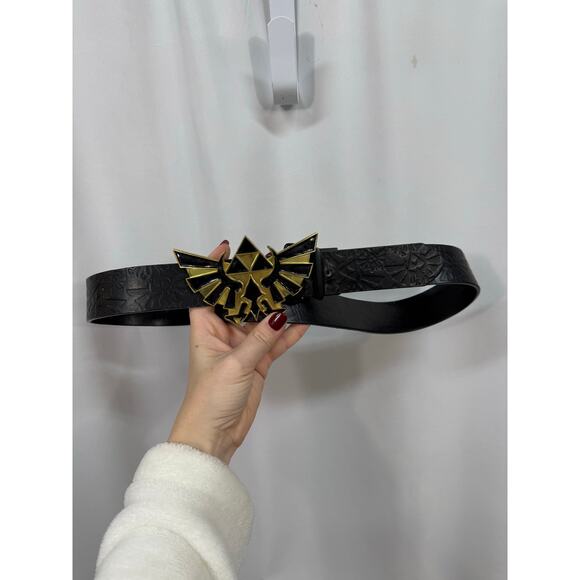 Nintendo Zelda Faux Leather Belt Triforce and Hyrule Crest The Legend of Zelda - Picture 2 of 4